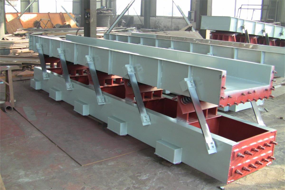 【機械講堂】慣性振動熱料輸送機的結(jié)構(gòu)組成與應(yīng)用